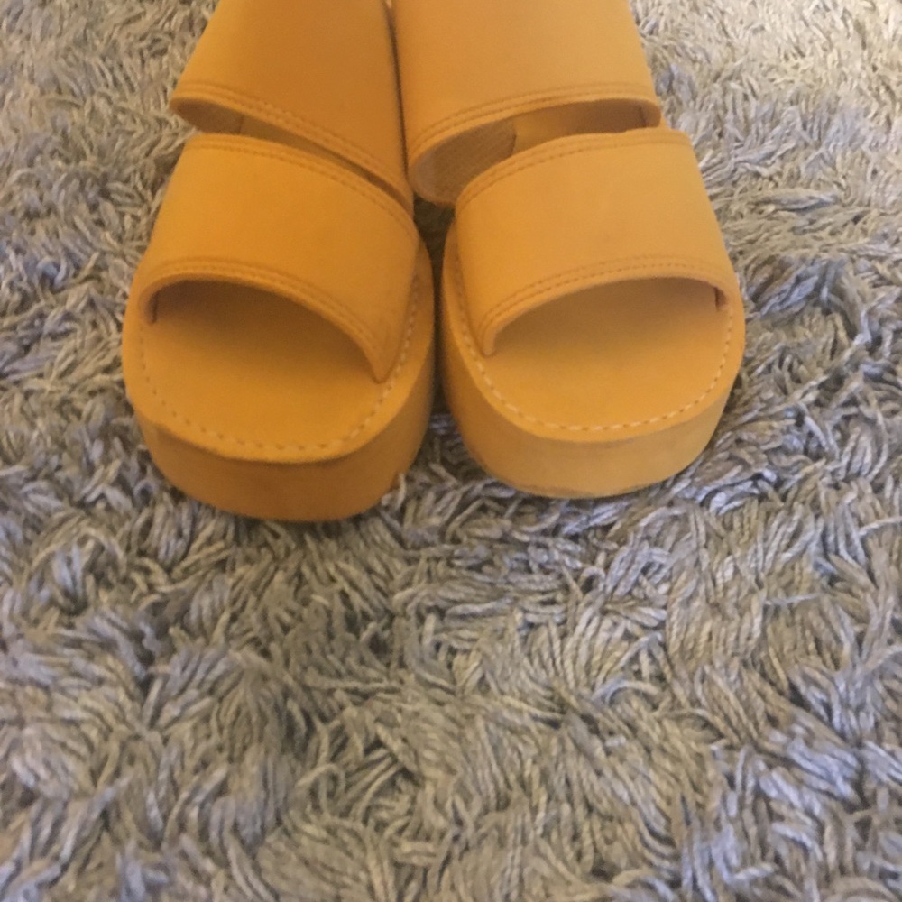 Yellow Flatforms